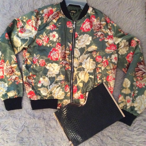 Jackets & Blazers - EUC - Green floral satin bomber jacket